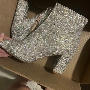 Betsey Johnson Womens Cady Silver Ankle Boots Size 8.5 Medium (B, M)